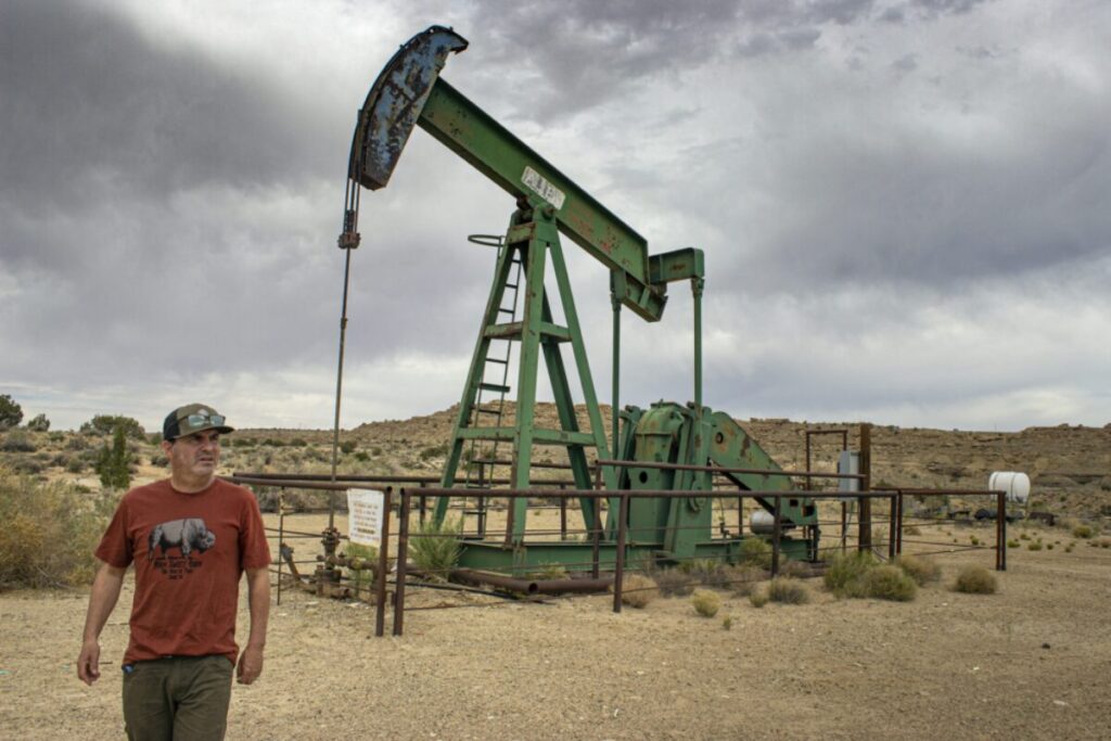 Drilling machine for wells